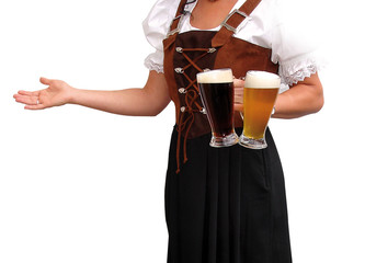Dirndl-Frau mit Bier
