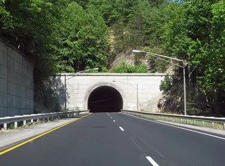 Papier Peint photo Tunnel entrée du tunnel