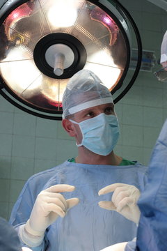 surgeon commenting procedure