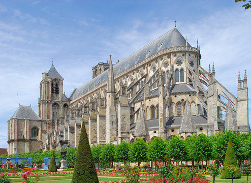 Vue sur la Cath&eacute;drale de Bourges (St Etienne)