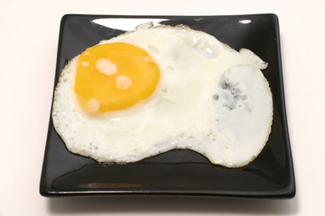fried egg on black dish