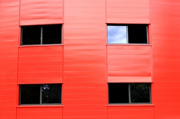 façade rouge