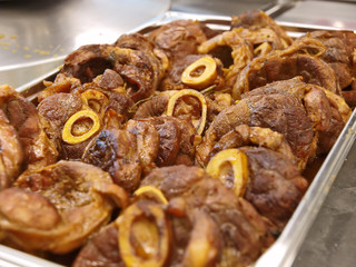 ossobuco,geschmorte kalbshaxe,klassische italienisch