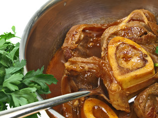 ossobuco,geschmorte kalbshaxe,klassische italienisch