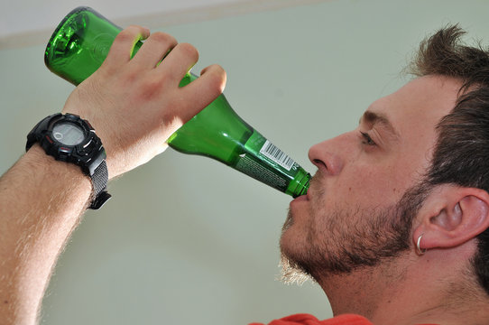 man dring beer