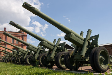 Artillery guns