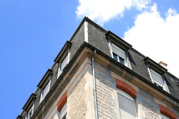 Fototapeta na wymiar façade d'immeuble