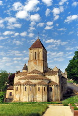 Fototapeta na wymiar Eglise Romane Saint-Hilaire
