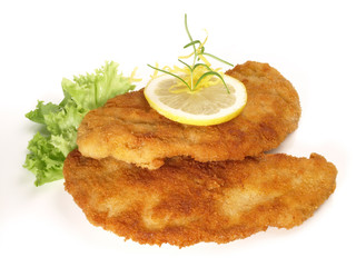 Panierte Wiener Schnitzel mit Zitrone