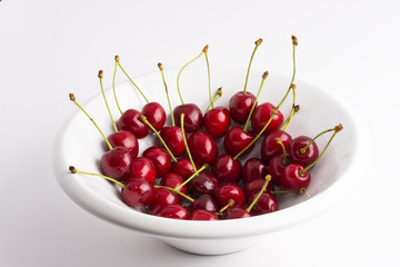 Obraz na płótnie Canvas red cherries in a bowl