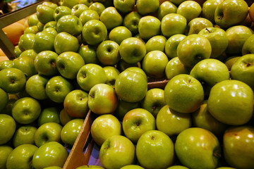 heap of green apples