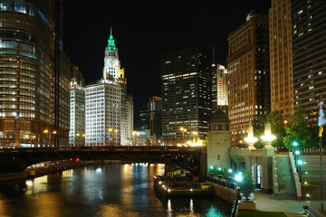 Fototapeta na wymiar W nocy w Chicago, IL, USA, 2007