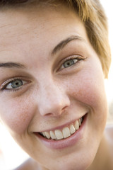 Obraz premium Head shot of woman smiling