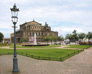 Semperoper auf dem Theaterplatz