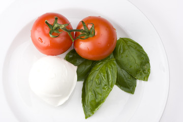 caprese: tomatoe, basil and mozarella cheese