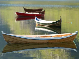 Photo sur Plexiglas Cercle polaire four old Lofoten's boats