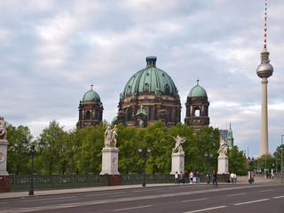 berlin skyline, fernsehturm, berliner dom © Lucky Dragon