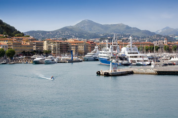 Hafen, Stadt und Hinterland von Nizza