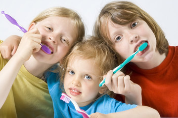 Children brushing teeth