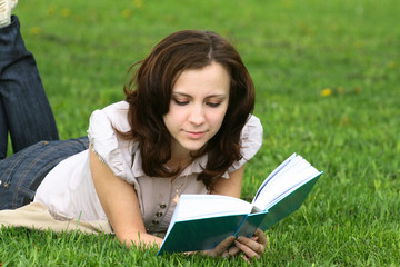 Obraz premium girl with the book on the nature