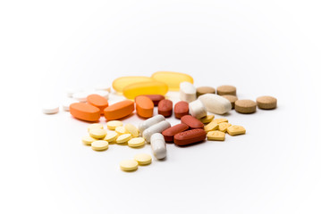 Fototapeta na wymiar Pojedyncze tabletki i leki