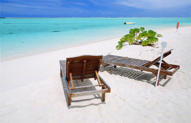 Relaxation in paradise