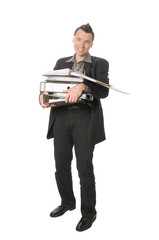 Business-Punk trägt Akten, lächeln