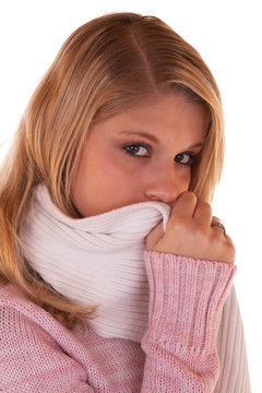 junge Frau mit Rollkragenpullover