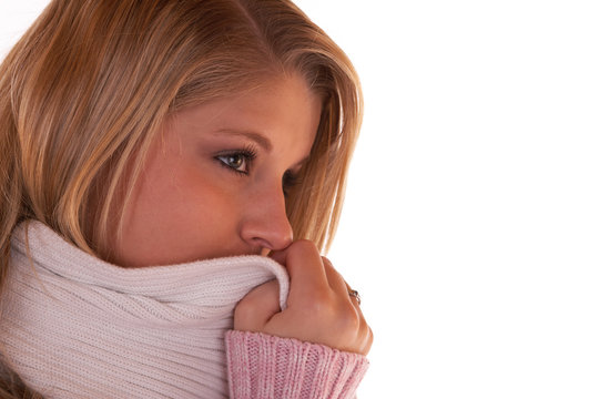 junge Frau mit Rollkragenpullover