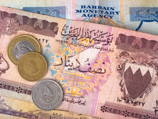 Bahrain banknotes and coins