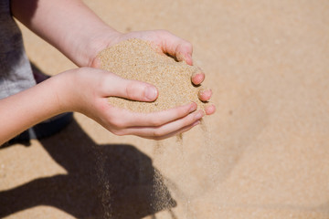 Main et sable