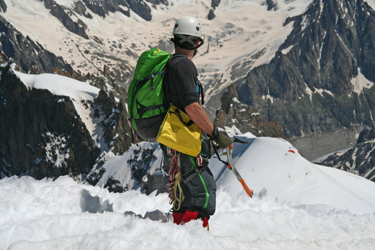 Alpiniste en haute montagne