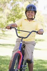 Naklejka premium Young boy on bicycle outdoors smiling