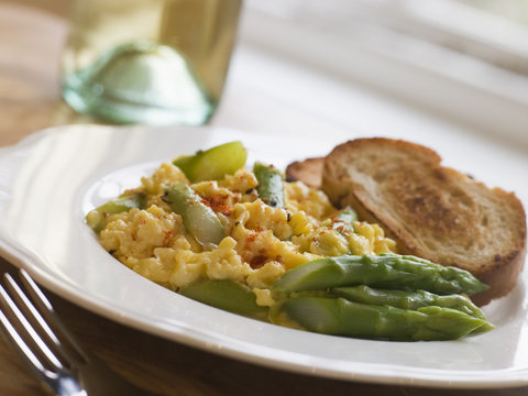 Scrambled Egg and Asparagus with Toasts