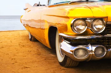 Papier Peint photo autocollant Voitures anciennes cubaines Flamme jaune classique peint Cadillac at beach