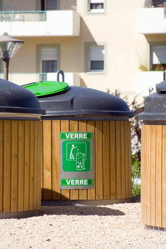 Collecte des déchets : poubelles de tri sélectif