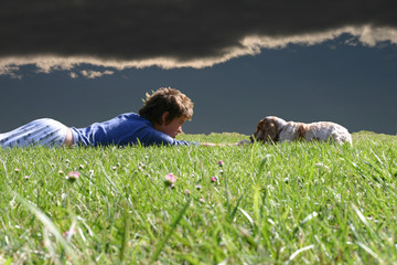 le garçon et le chien