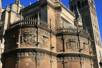 cathédrale santa maria de sueda et la giralda à séville