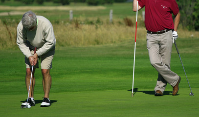 Obraz premium put sur le green de golf