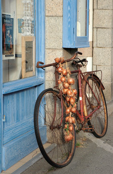 Oignons rosés et bicyclette