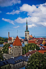 Naklejka na ściany i meble HDR widok kościoła Olevste i Stare Miasto w Tallinie