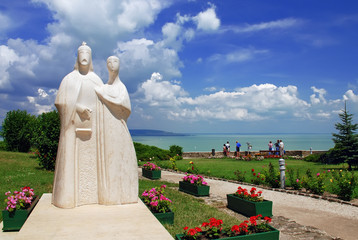 Statue of  Hungarian kings on Tihany abbey