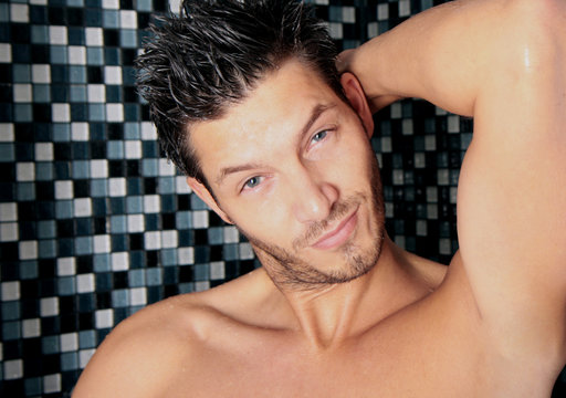 men shower