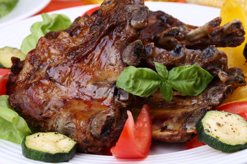 Tasty grilled ribs with vegetables