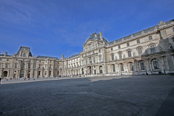 Fototapeta na wymiar Musée du Louvre - Paryż