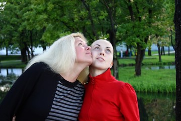 Obraz premium Two beautiful girls