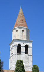 Fototapeta na wymiar dzwonnica bazyliki