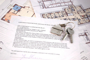 Keys on mortgage note and blueprints - 8786905