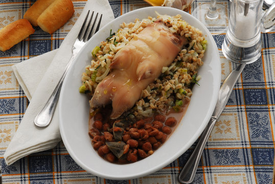 Farro e zampetti di maiale - Secondi di carne Toscana