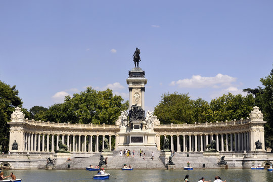 Statue équestre d'Alfonso XII dans les Jardins du Retiro, Madrid